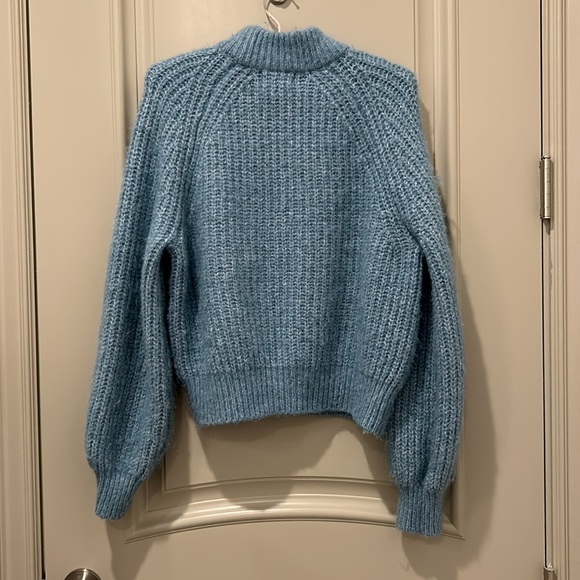 Universal Thread for Target Fuzzy Sweater - Picture 5 of 5